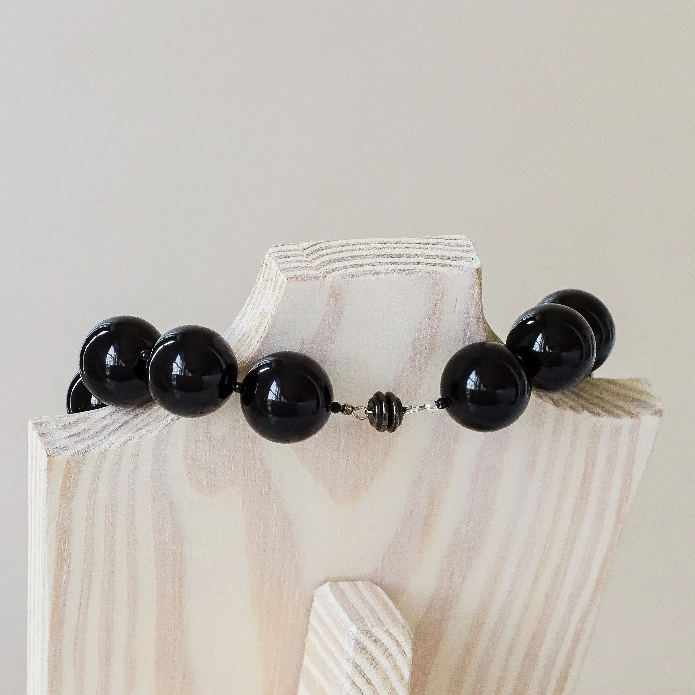 Black Ice Cooling Pearl Necklace