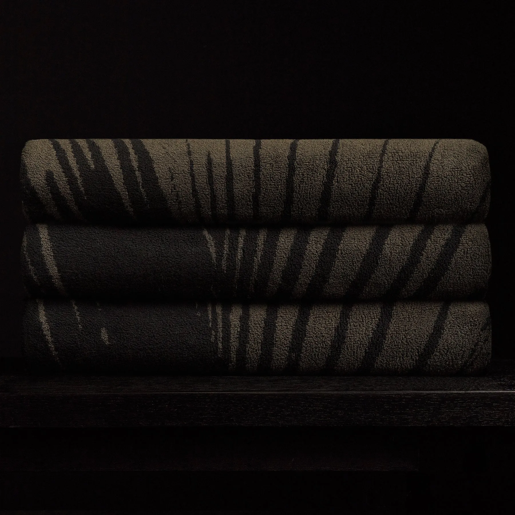 Palm Frond Beach Towel - Palm/Black