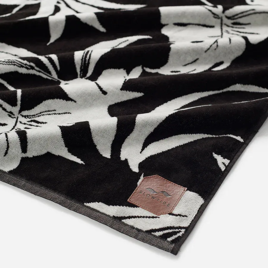 Slowtide Hauke Black/White Oversized Beach Towel