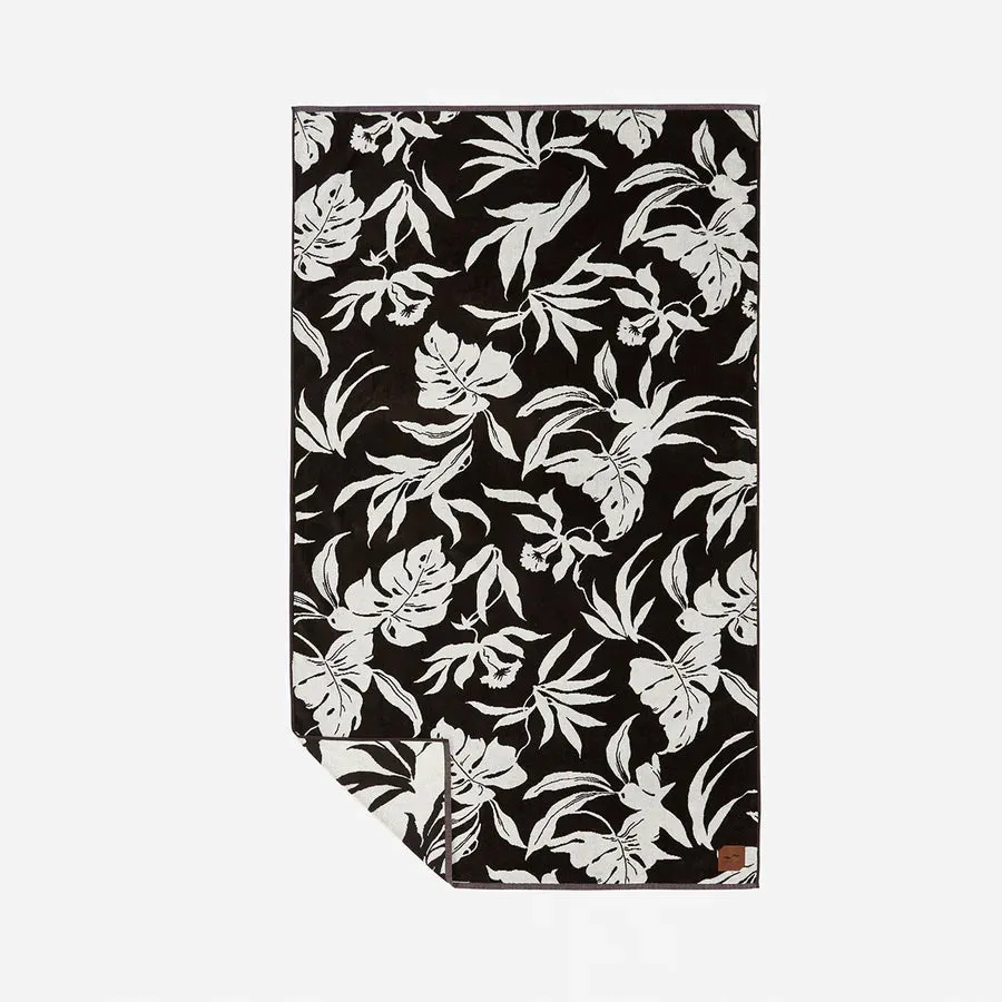 Slowtide Hauke Black/White Oversized Beach Towel