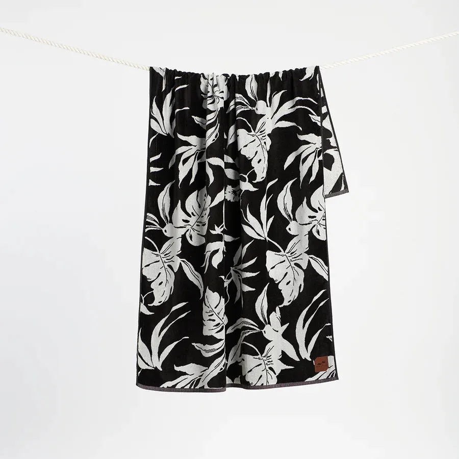 Slowtide Hauke Black/White Oversized Beach Towel