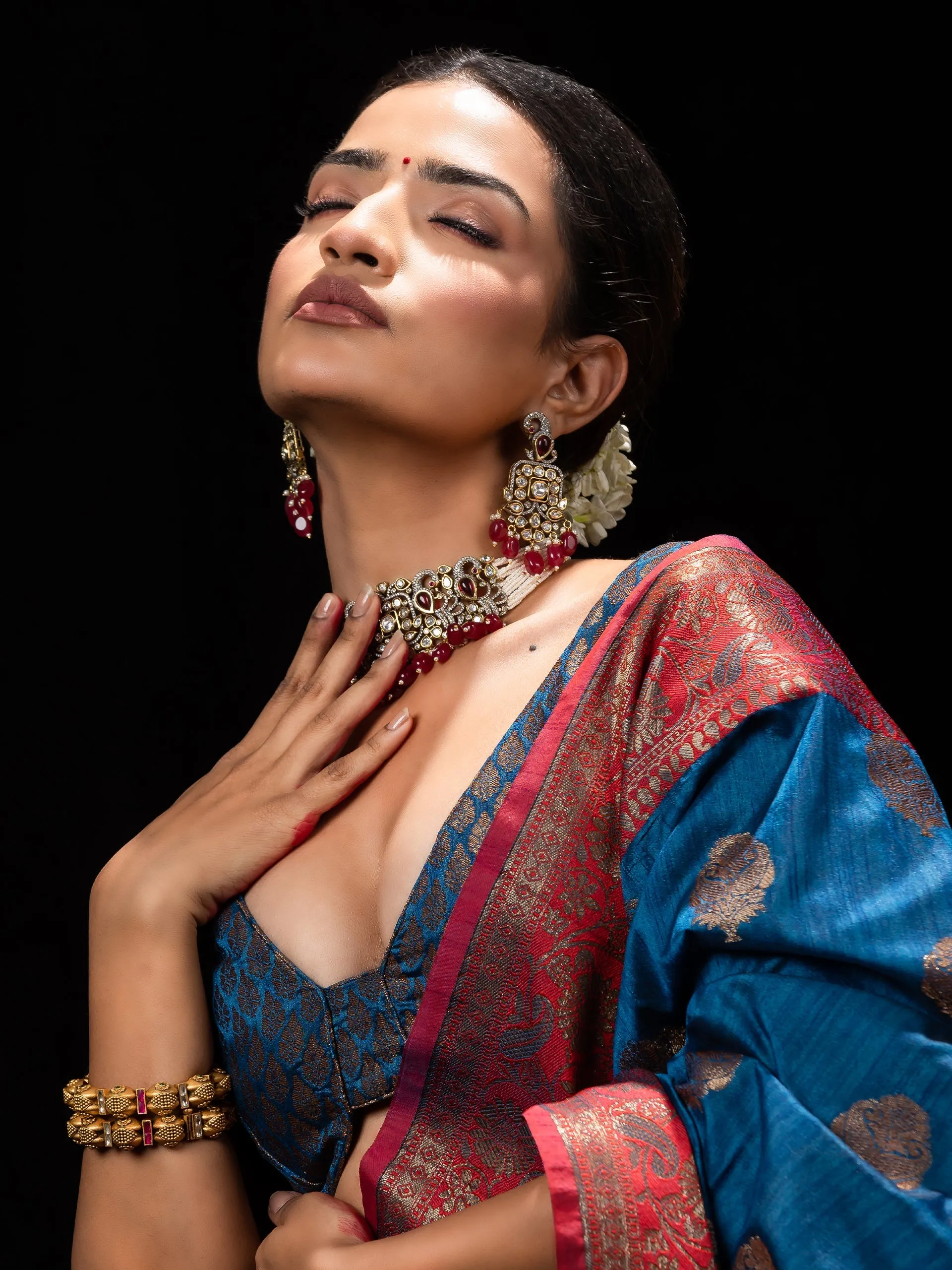 Vintage Opulence Blue & Red Silk Blend Saree with Blouse Fabric