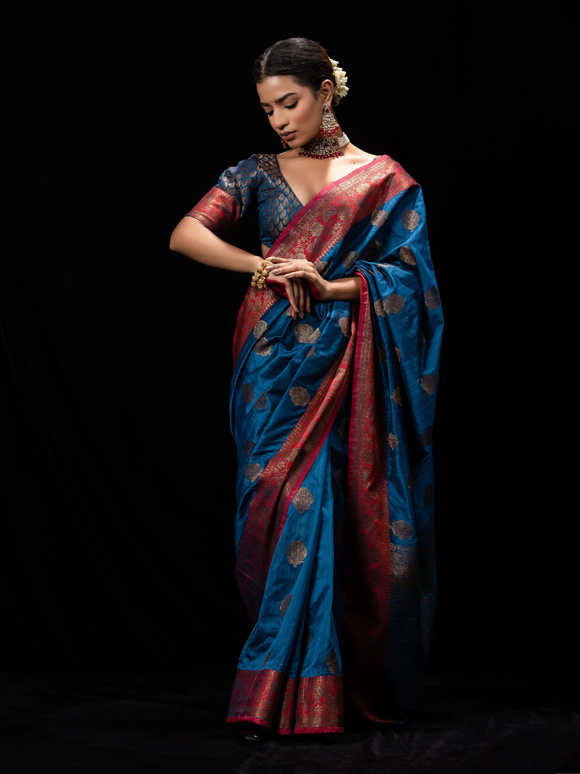 Vintage Opulence Blue & Red Silk Blend Saree with Blouse Fabric