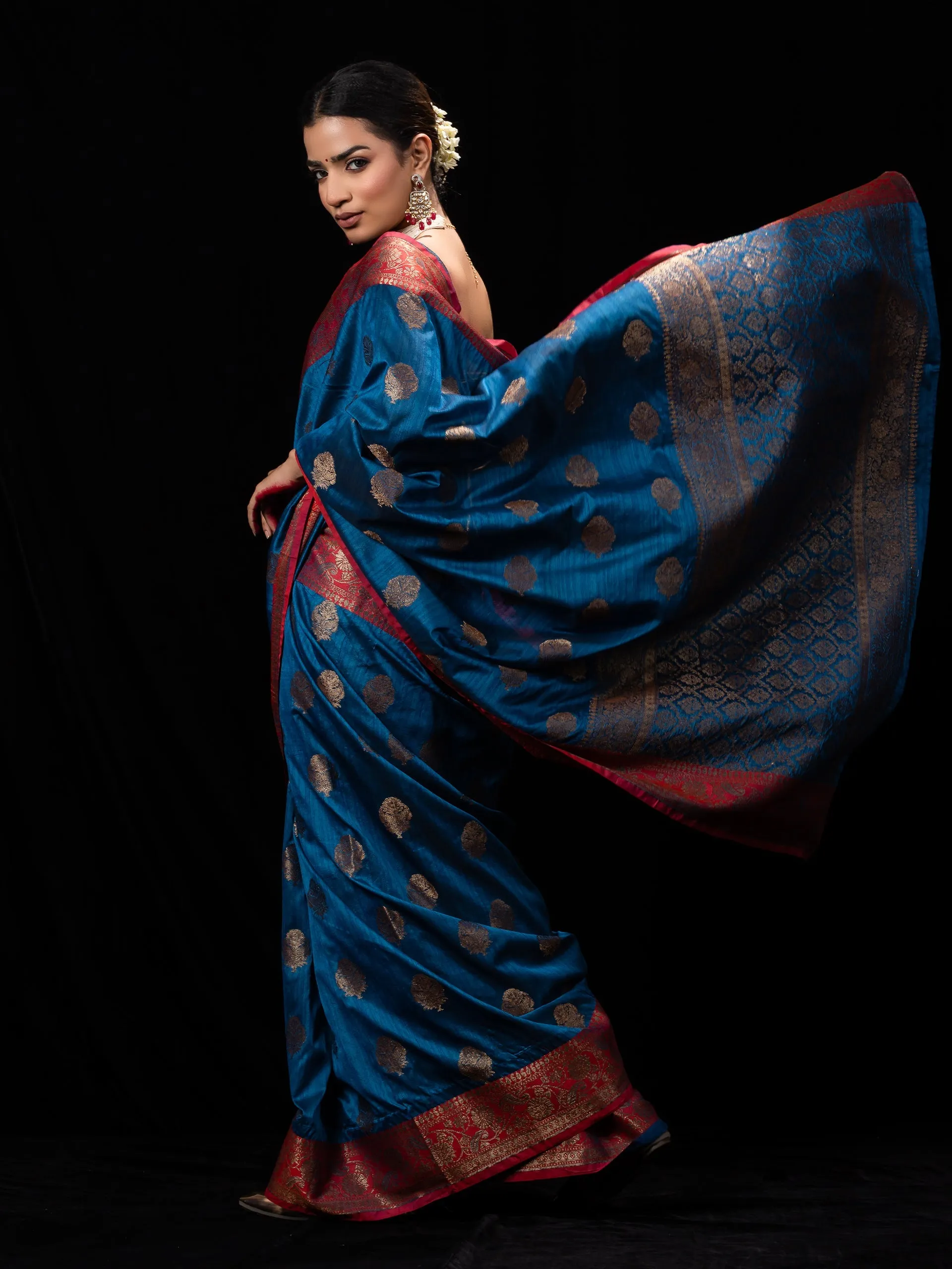 Vintage Opulence Blue & Red Silk Blend Saree with Blouse Fabric