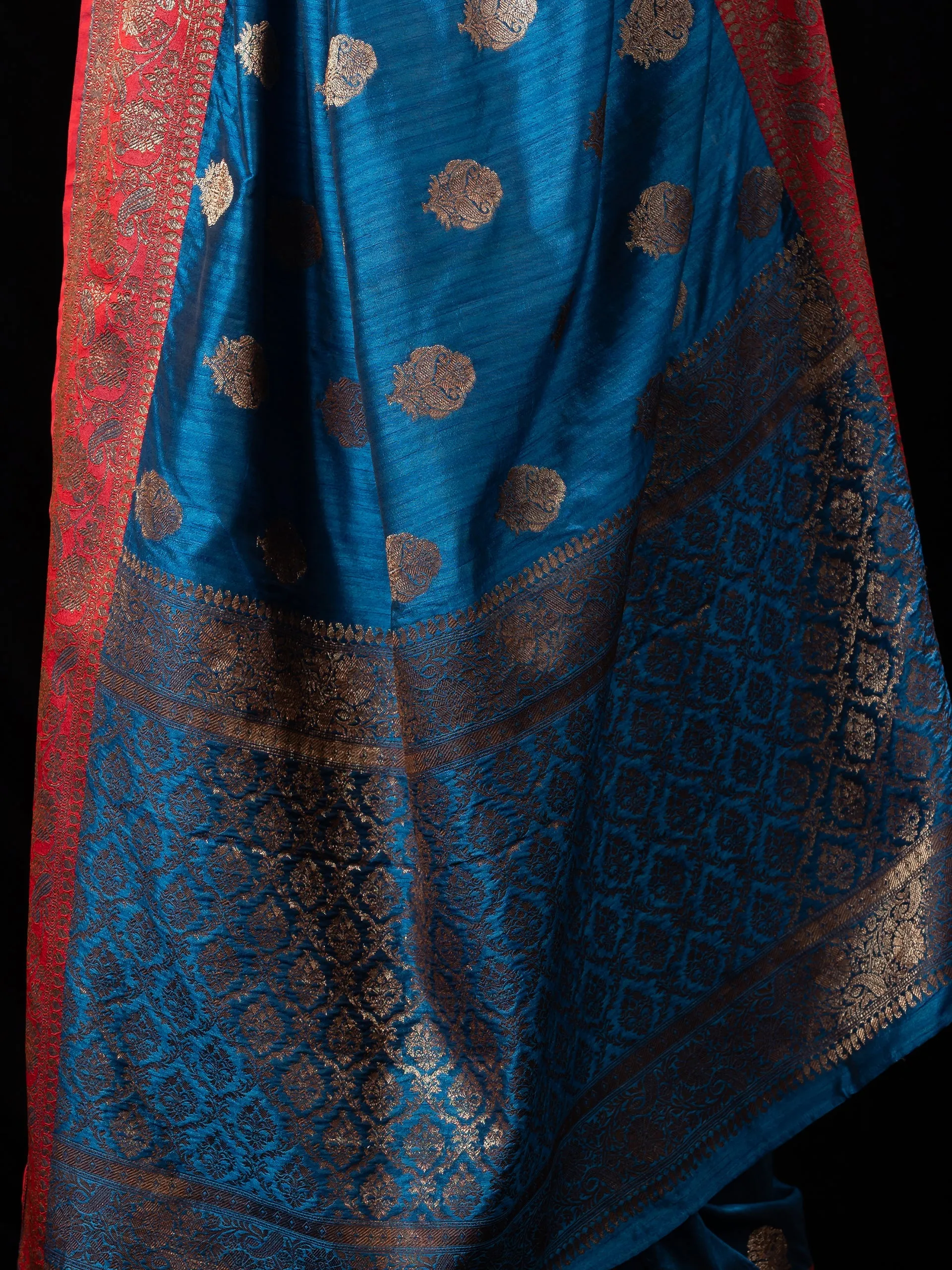 Vintage Opulence Blue & Red Silk Blend Saree with Blouse Fabric